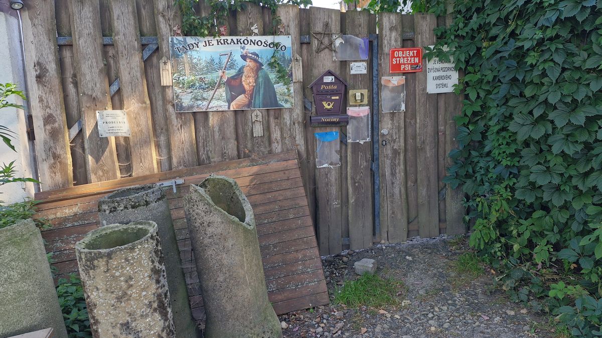 Chovatel šelem k pelhřimovskému soudu nepřišel, jeho partnerka vinu odmítá. Úřady jim zabavily sto zvířat